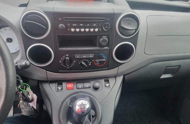 Peugeot Partner cena 46999 przebieg: 163610, rok produkcji 2019 z Chęciny małe 191